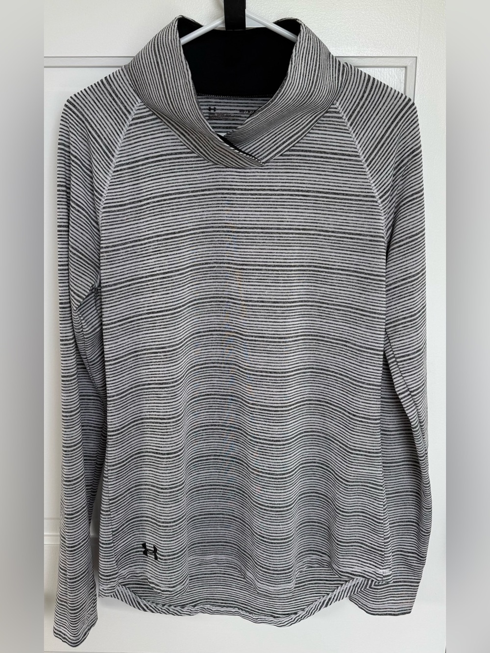 Under Armour Striped Funnel Neck Pullover Top Medium